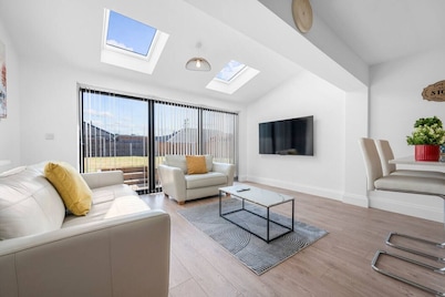 Luxurious Stylish: Modern Home