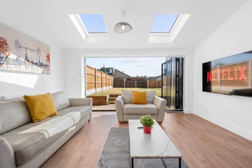 Luxurious Stylish: Modern Home