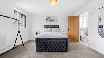 4 bedrooms, desk, iron/ironing board, travel crib