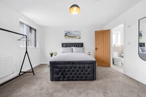 4 bedrooms, desk, iron/ironing board, travel cot