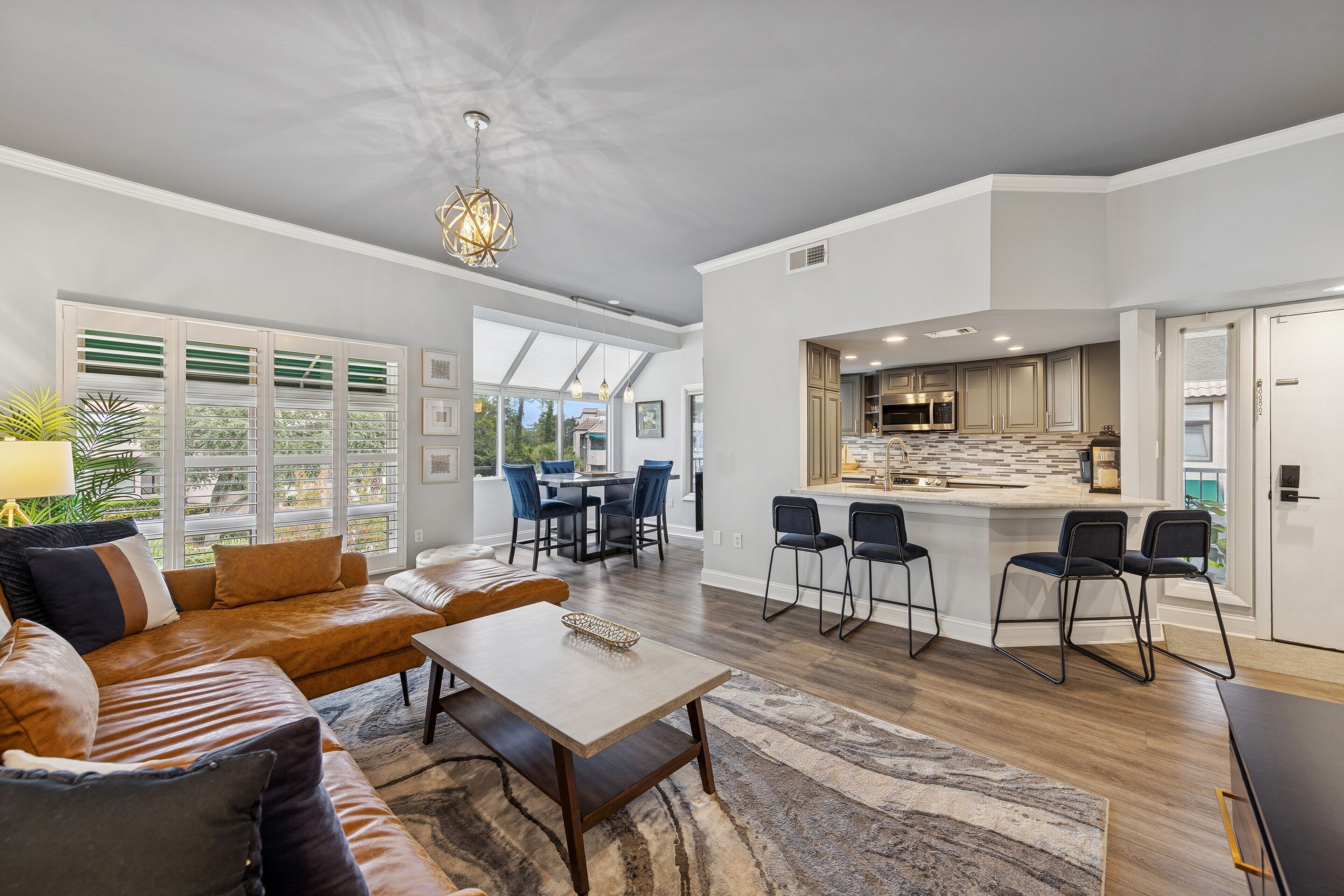 Smart-TV, DVD-spiller og bøker