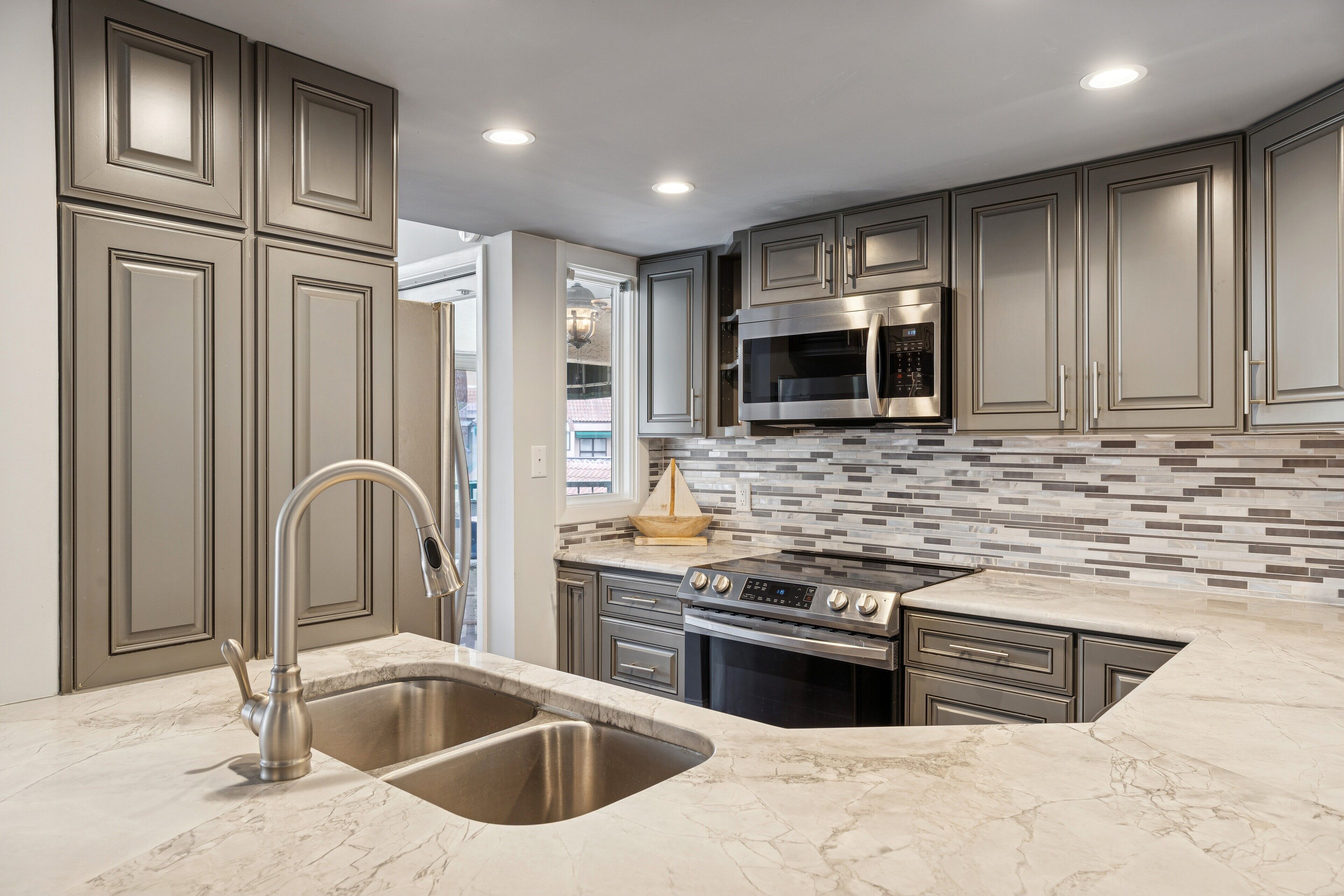 Refrigerador, microondas, horno, placa de cocina