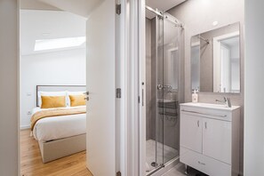 Apartment (Two-Bedroom Apartment with Balcony)