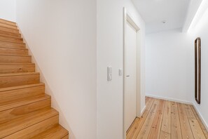 Appartement (Two-Bedroom Apartment with Balcony)