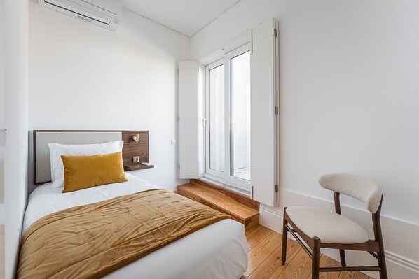 Căn hộ (Two-Bedroom Apartment)