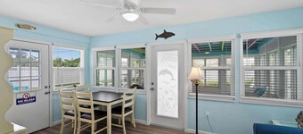 Tranquil & Spacious Heated Pool, Hot Tub, Parking