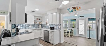 Tranquil & Spacious Heated Pool, Hot Tub, Parking