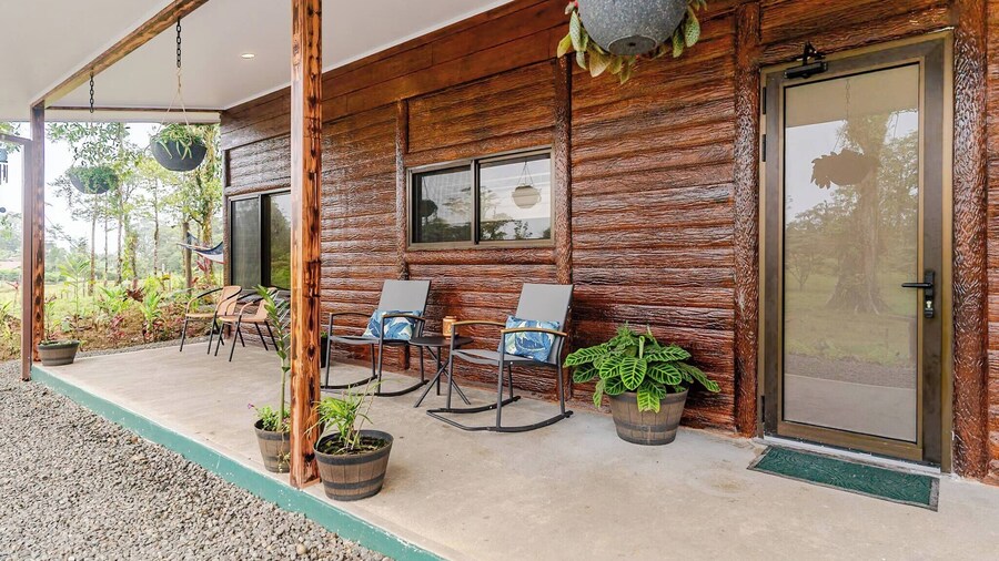 Pura Vidaville - Hiker's Hideaway