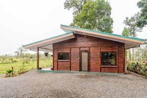 Hus - 3 soveværelser - ryger - balkon | Udendørsområde