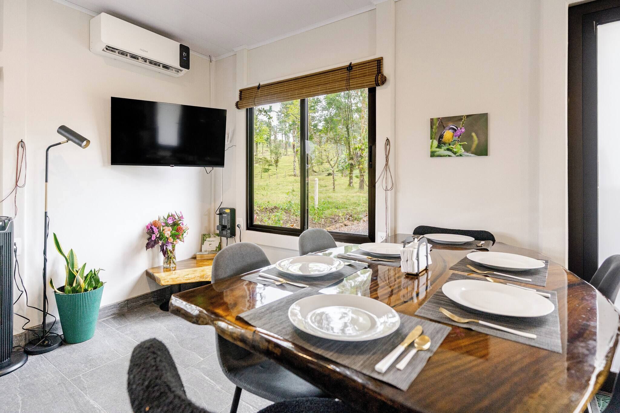 House, 3 Bedrooms, Smoking, Balcony | Dining