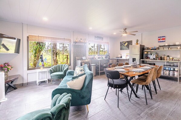 House, 3 Bedrooms, Smoking, Patio | Dining room