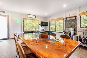House, 3 Bedrooms, Smoking, Patio | Dining room