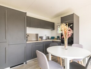 Dining - Comfortable Mobile Home with Terrace and Pets Allowed in Saint-Lô (Saint-Lô)
