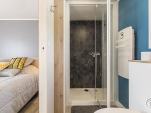 Bathroom - Comfortable Mobile Home with Terrace and Pets Allowed in Saint-Lô (Saint-Lô)