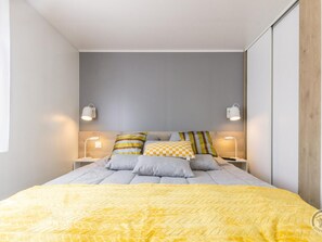 1 bedroom, free WiFi - Comfortable Mobile Home with Terrace and Pets Allowed in Saint-Lô (Saint-Lô)