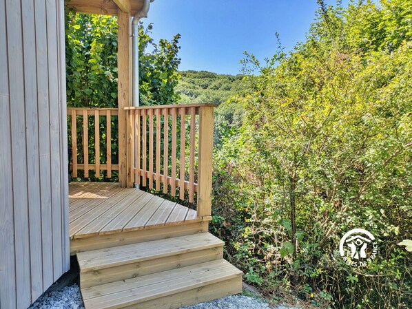 المنطقة المحيطة بالمنشأة