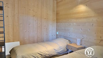 2 bedrooms, bed sheets