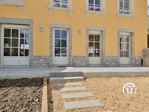 La Maison du Bourg Cottage with Terrace and Parking, 4 People in Louverné