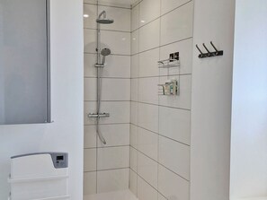 Towels - Modern cottage in Louverné, sleeps 6-8, pets allowed, parking (Louverné)