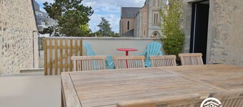 Modernes Ferienhaus in Louverné, 6-8 Pers, Haustiere erlaubt, Parkplatz