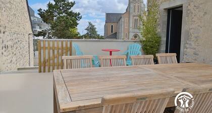 Modern cottage in Louverné, sleeps 6-8, pets allowed, parking