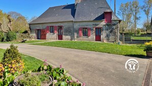 Exterior - Comfortable cottage for 6 with spacious terrace (Saint-Michel-de-la-Roë)