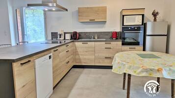 冰箱、微波炉、烤箱、洗碗机