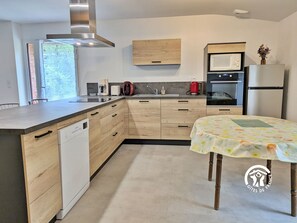 Réfrigérateur, micro-ondes, four, lave-vaisselle