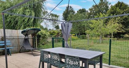 Comfortable cottage for 6 with spacious terrace