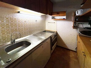 Fridge, microwave, oven