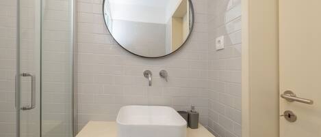 Shower, towels