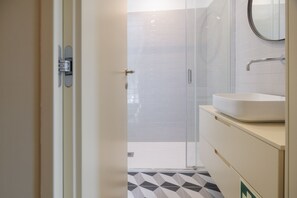 シャワー、タオル