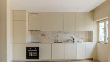 Fridge, oven, dishwasher, coffee/tea maker