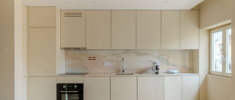 Fridge, oven, dishwasher, coffee/tea maker