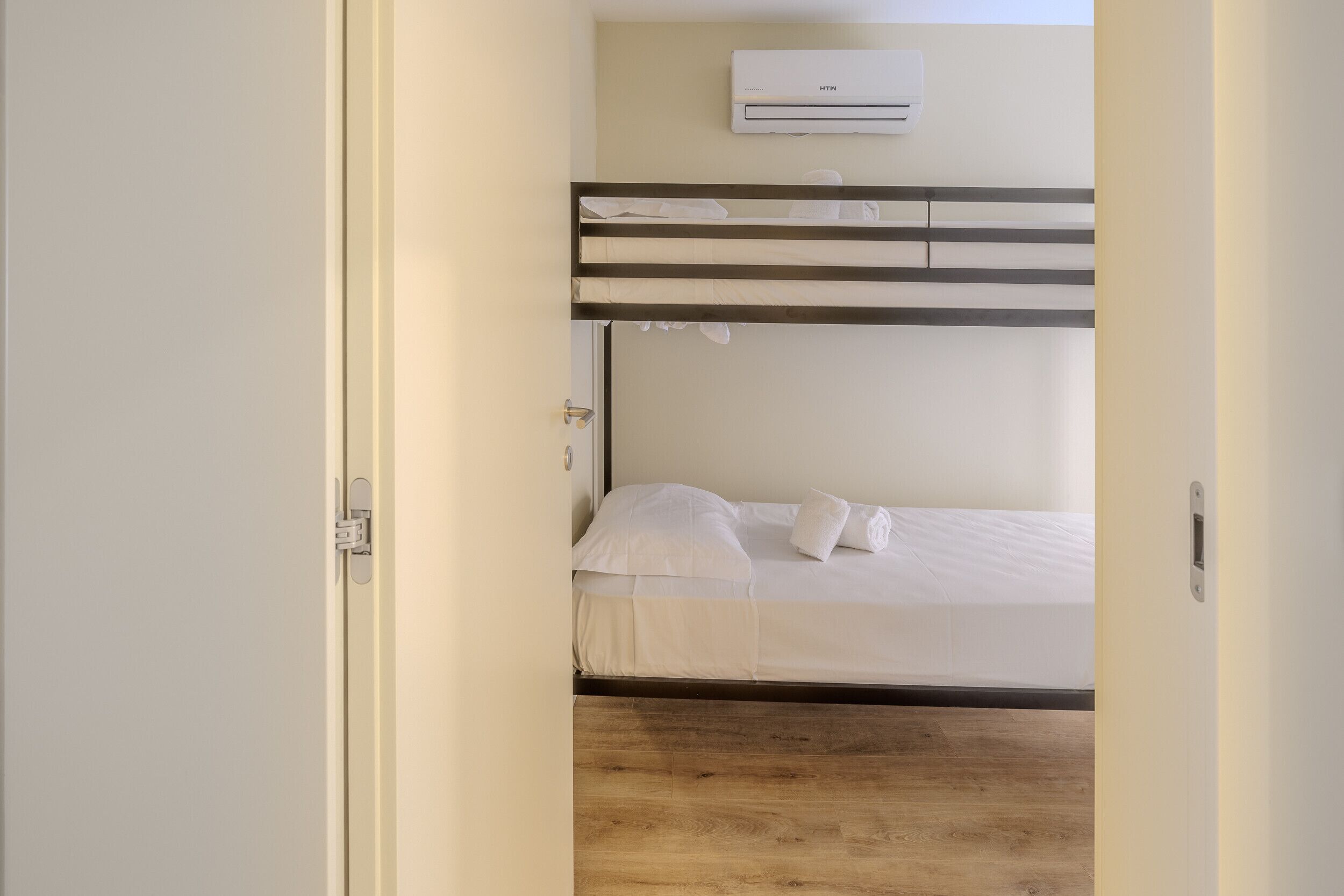 2 slaapkamers, een strijkplank/strijkijzer, gratis wifi, beddengoed