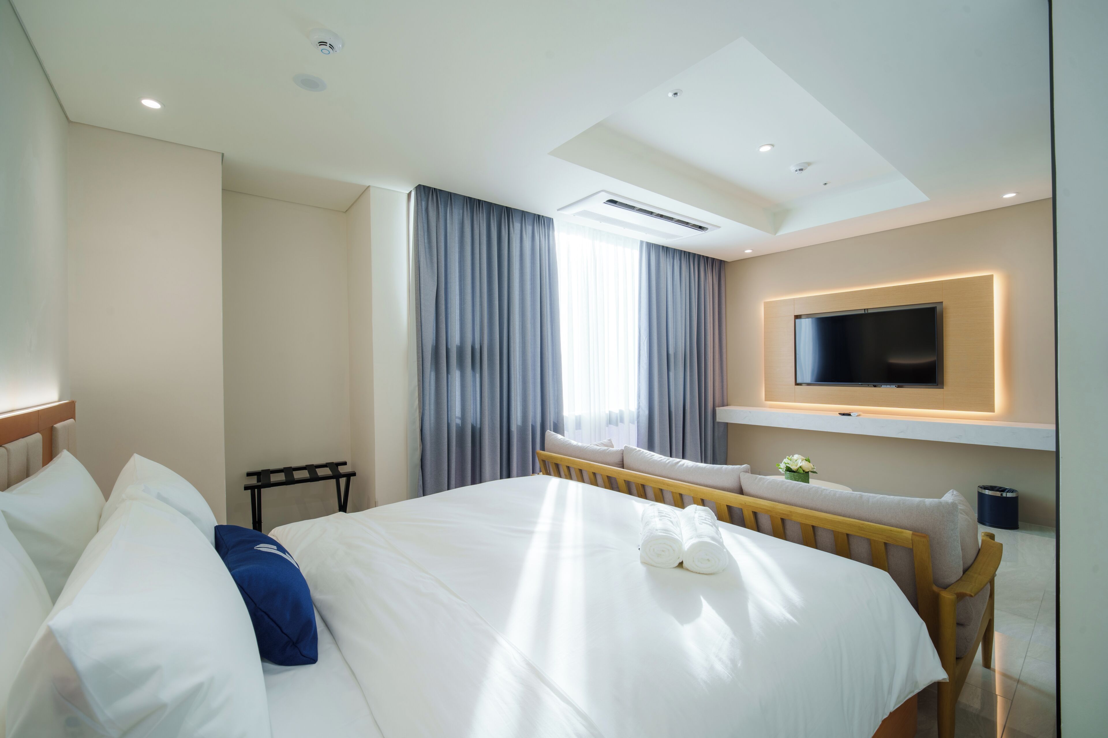 1 Bedroom Deluxe, Kitchen | Peti besi dalam bilik, ruang kerja komputer riba 