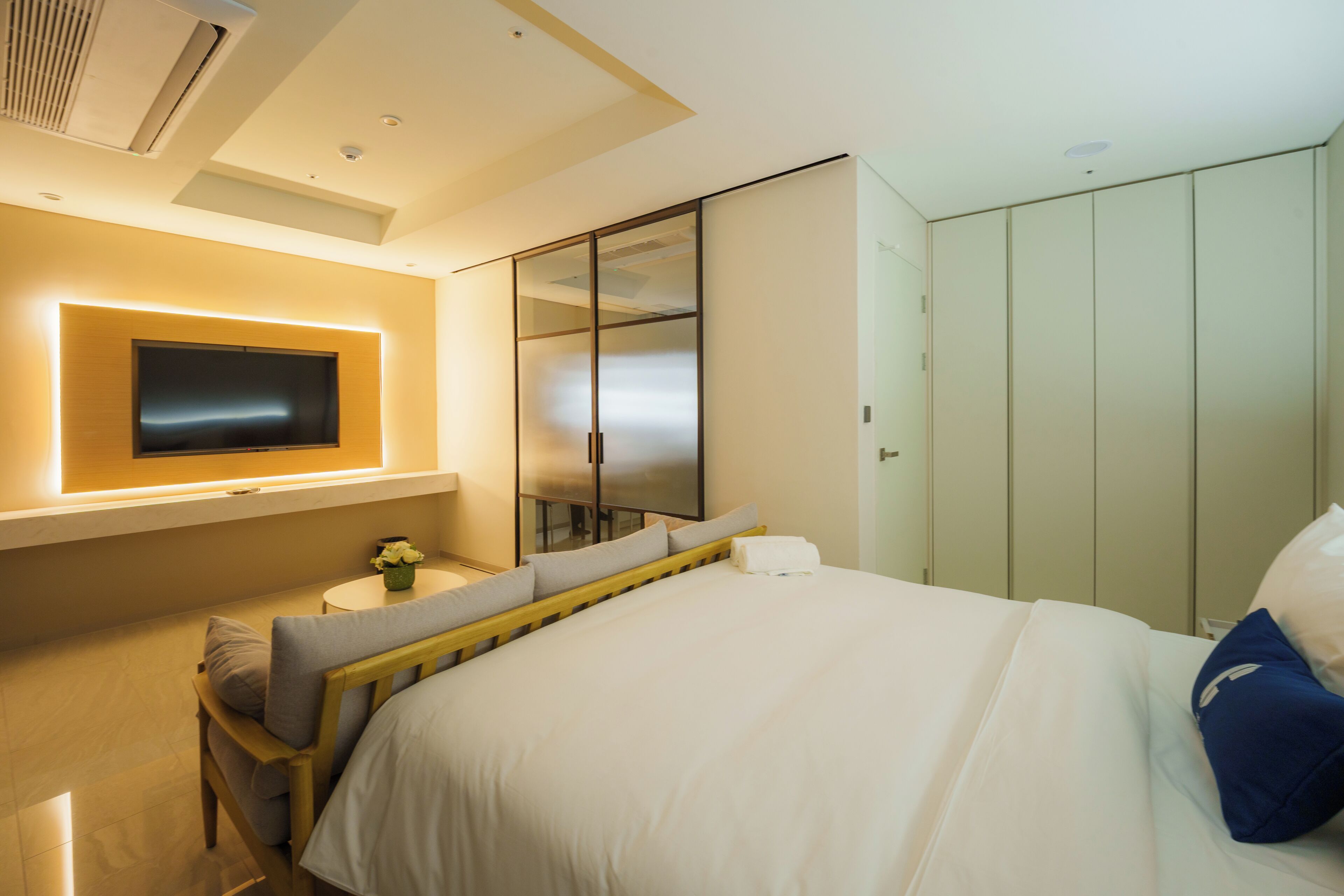 1 Bedroom Deluxe, Kitchen | セーフティボックス (室内)、ノートパソコン用作業スペース、遮光カーテン、アイロン / アイロン台