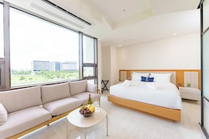 Habitació doble Deluxe | Caixa forta a l'habitació i espai de treball apte per a portàtils