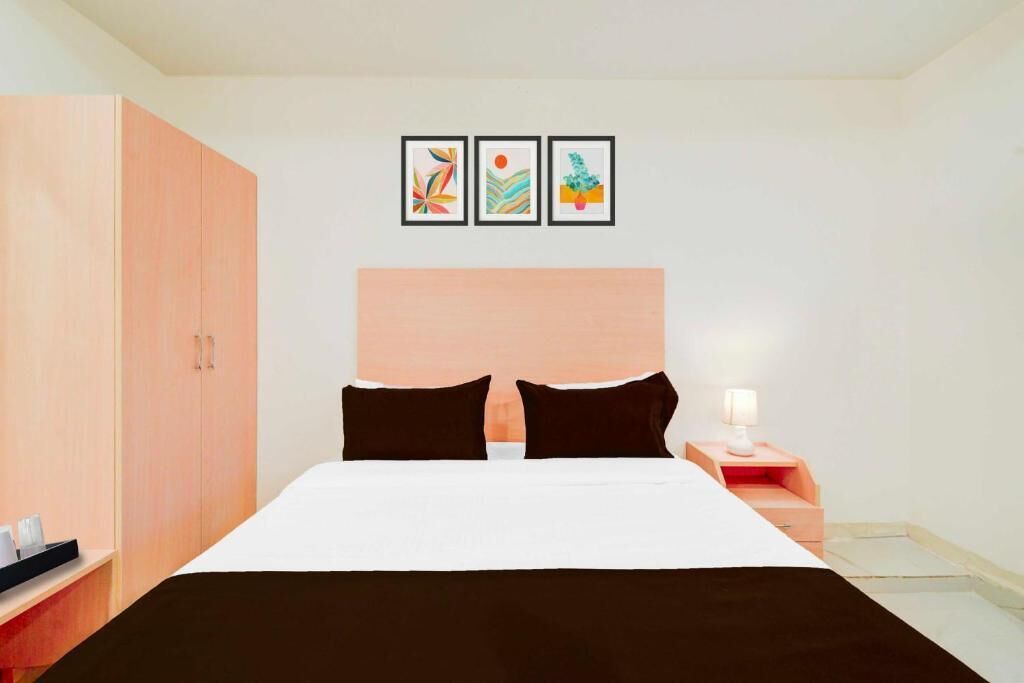 Blackout curtains, iron/ironing board, free WiFi