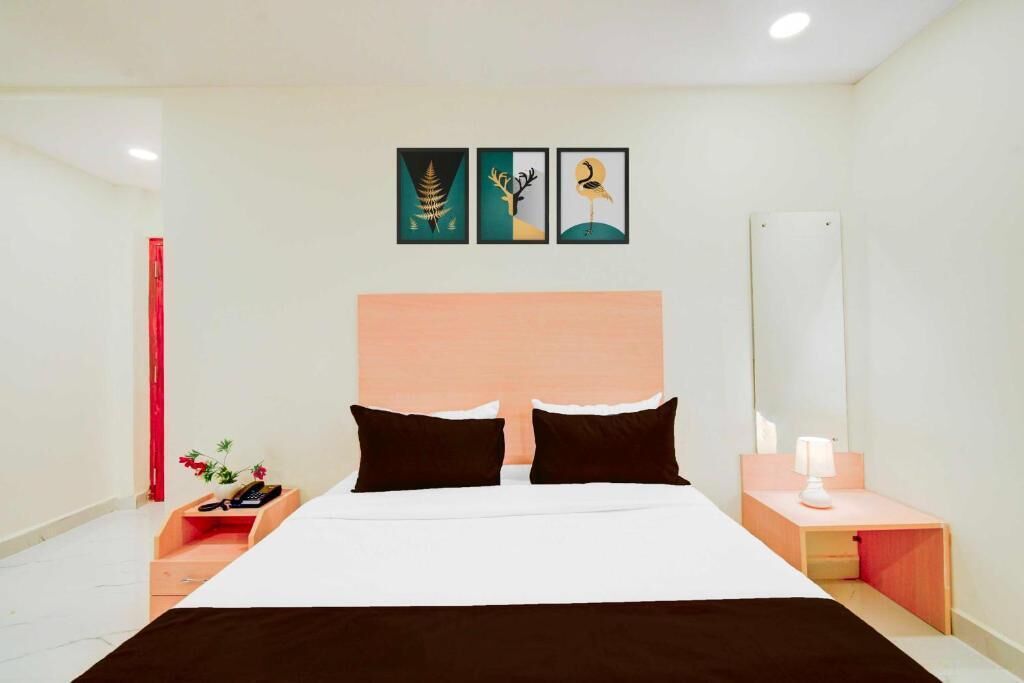 Blackout curtains, iron/ironing board, free WiFi