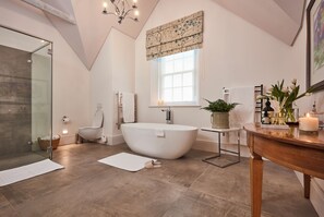 Suite Luxury, vista montagna | Una cassaforte in camera, ferro/asse da stiro, Wi-Fi gratuito