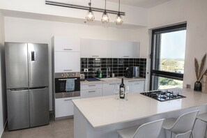 Electric kettle, toaster - Cool & Urban Apt Luxury Tower Sea View (Bat Yam)