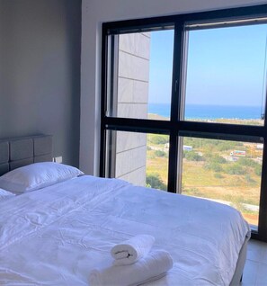 Soundproofing, free WiFi - Cool & Urban Apt Luxury Tower Sea View (Bat Yam)