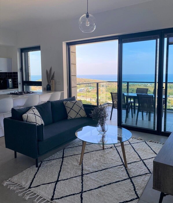 Flat-screen TV - Cool & Urban Apt Luxury Tower Sea View (Bat Yam)