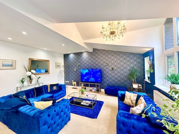 House, 4 Bedrooms | Living area