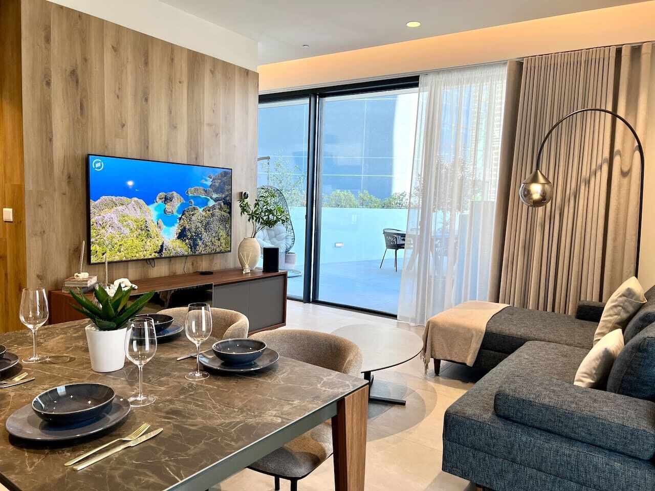 Télévision, chaîne hi-fi