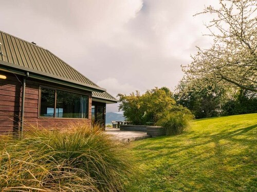 Port Watch – Relaxed Kiwi Bach Over Akaroa Harbour