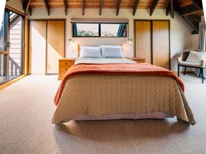3 bedrooms, iron/ironing board, WiFi