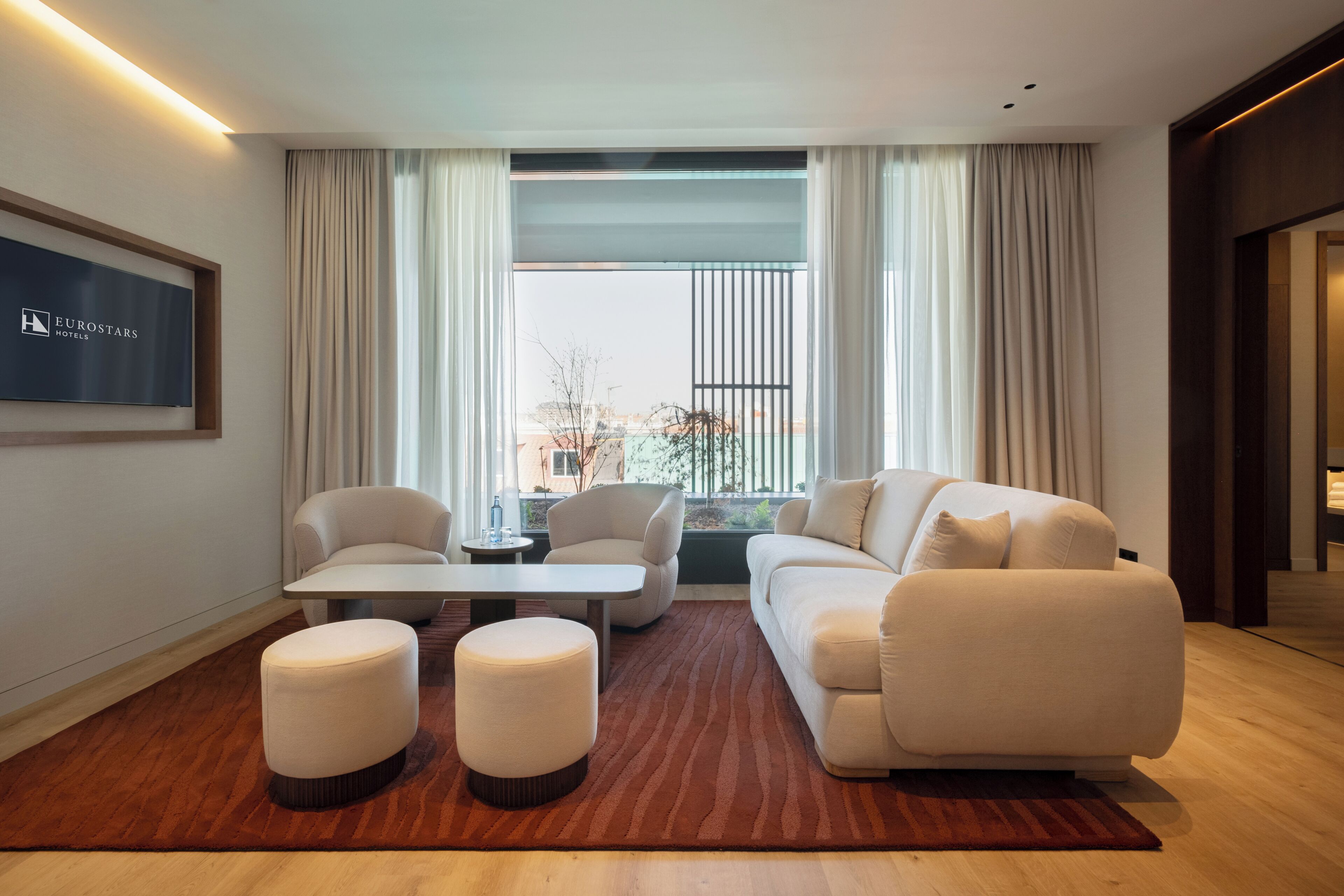 Suite presidencial, 2 habitaciones (1 king bed per room) | Minibar, caja fuerte, escritorio y espacio para trabajar con un portátil