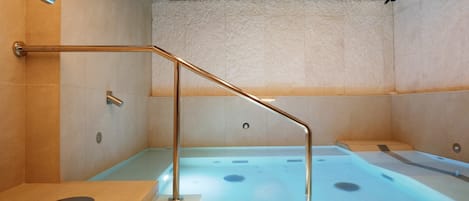 Sauna, steam room, massages